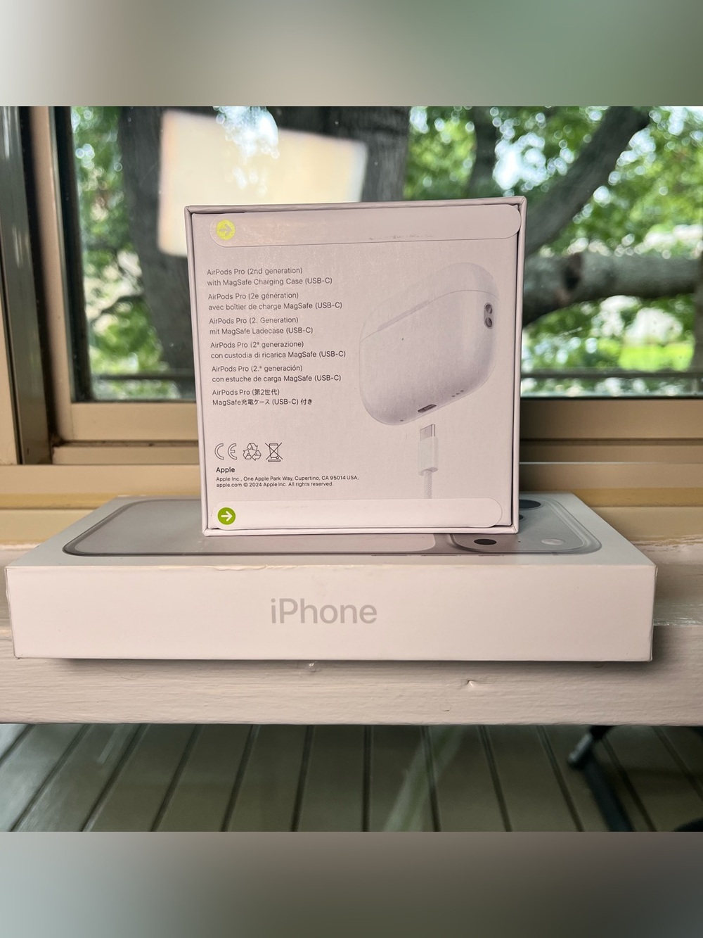 Apple White AirPods Pro (2nd Gen) with MagSafe Charging Case